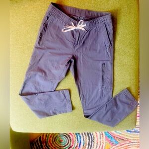 Vuori women’s charcoal Ripstop DuaTerra jogger pants, size Small, perfect cond.